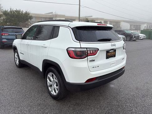 Used 2024 Jeep Compass Latitude image 5