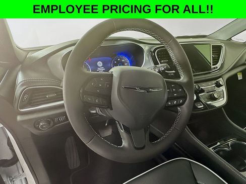 New 2026 Chrysler Pacifica Limited w/ S Appearance Package image 13