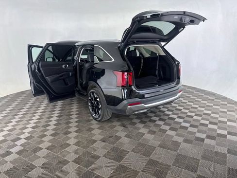 Certified 2025 Kia Sorento SX FWD image 18