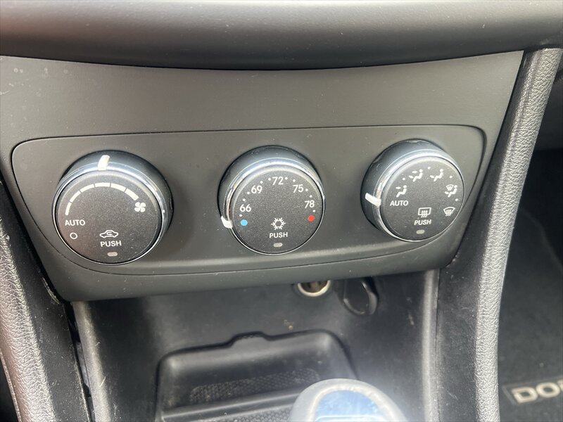 Used 2012 Dodge Avenger SXT FWD image 22