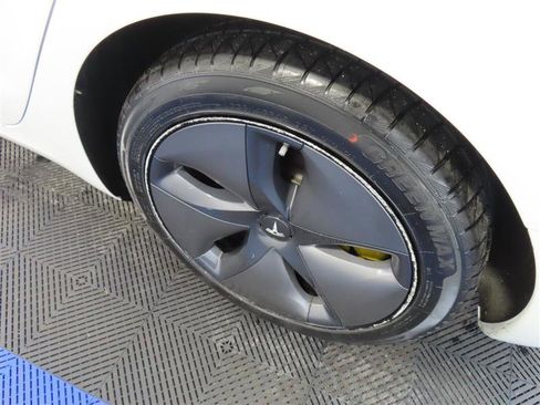 Used 2018 Tesla Model 3 Long Range RWD image 7