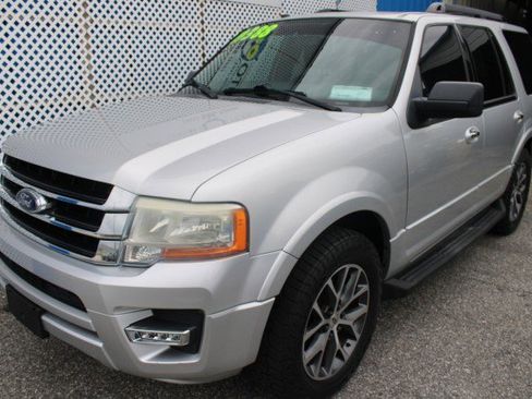 Used 2016 Ford Expedition XLT w/ Equipment Group 202A RWD image 33