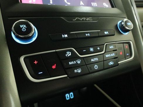 Used 2019 Ford Fusion SEL FWD image 18