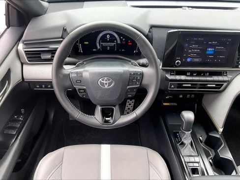 Used 2026 Toyota Camry SE w/ Convenience Package image 6