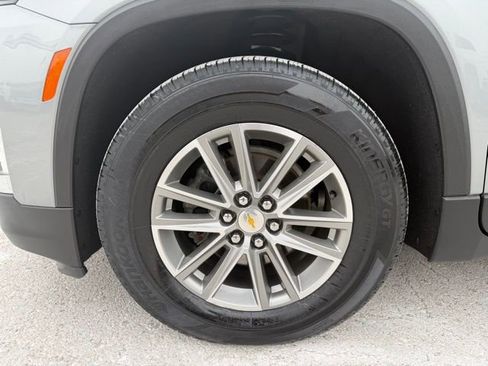Used 2023 Chevrolet Traverse LT image 10
