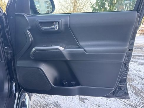Used 2019 Toyota Tacoma TRD Sport image 42