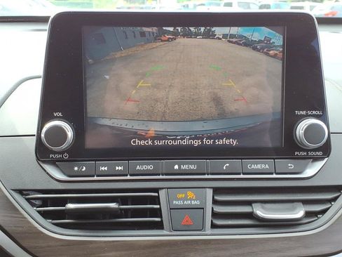 Used 2024 Nissan Altima 2.5 SV FWD image 13