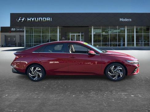 Certified 2025 Hyundai Elantra Limited FWD image 4