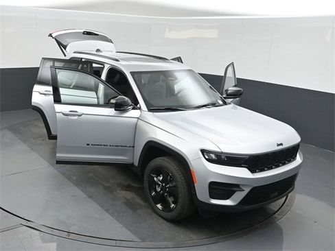 New 2025 Jeep Grand Cherokee Altitude image 48