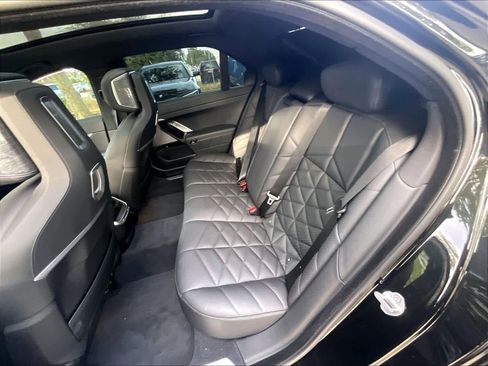 Used 2023 BMW 740i image 25