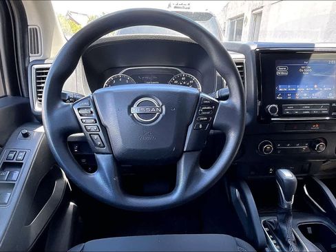 Used 2022 Nissan Frontier SV w/ Technology Package RWD image 14