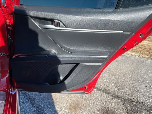 Used 2024 Toyota Camry SE image 15