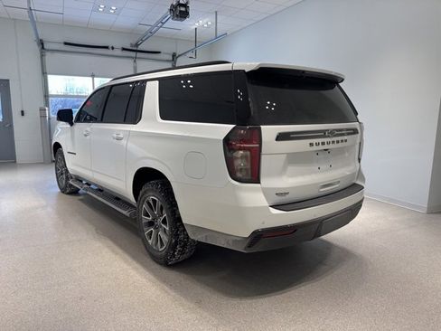 Certified 2024 Chevrolet Suburban Z71 w/ Luxury Package image 3