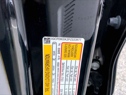 Used 2023 Chevrolet Silverado 1500 LT image 30