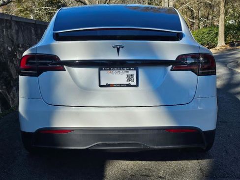 Used 2022 Tesla Model X image 8