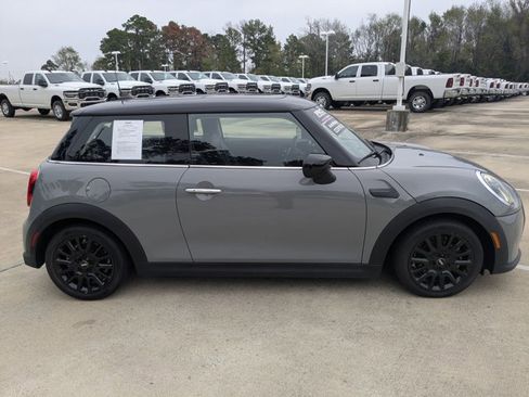 Used 2023 MINI Cooper 2-Door Hardtop image 4