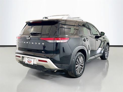Used 2024 Nissan Pathfinder SL w/ SL Premium Package image 4