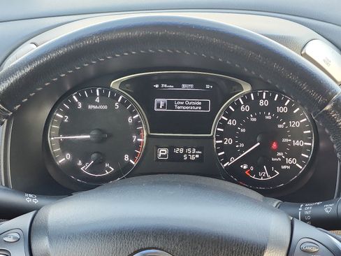 Used 2013 Nissan Pathfinder SV w/ Trailer Tow Pkg image 14