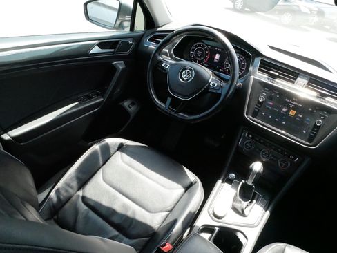 Used 2019 Volkswagen Tiguan SEL Premium w/ 3rd Row Seat Package AWD/4WD image 9