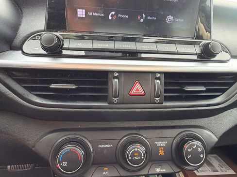 Used 2022 Kia Forte LXS FWD image 25