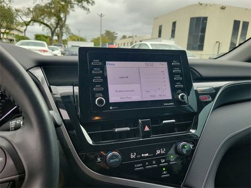 Used 2023 Toyota Camry SE image 19