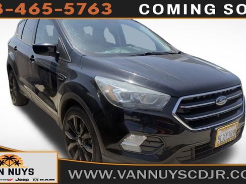 Used 2017 Ford Escape SE w/ Equipment Group 201A FWD image 1
