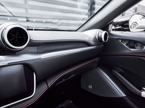 Used 2020 Ferrari Portofino RWD image 75