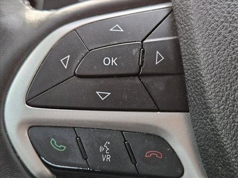 Used 2016 Jeep Cherokee Limited FWD image 17