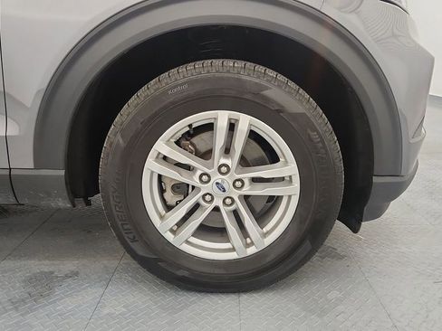 Used 2023 Ford Explorer XLT w/ Equipment Group 202A image 25