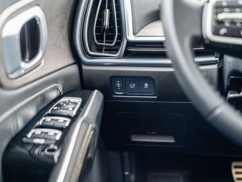 Certified 2024 Kia Sorento SX image 23