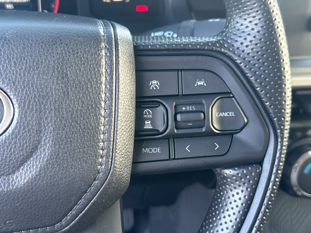 Used 2025 Toyota Tacoma SR5 AWD/4WD image 18