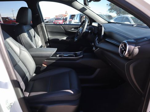 Used 2025 Chevrolet Equinox LT w/ Convenience Package II image 11