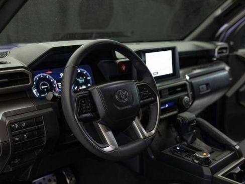 Used 2025 Toyota Tacoma TRD Sport AWD/4WD image 12