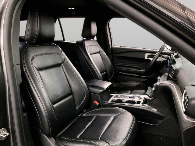 Used 2020 Ford Explorer XLT w/ Equipment Group 202A AWD/4WD image 7