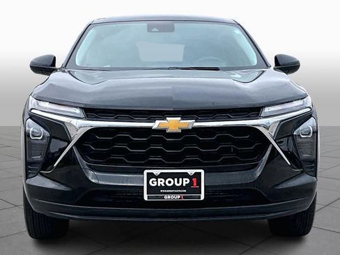 Used 2024 Chevrolet Trax LS w/ Driver Confidence Package image 4