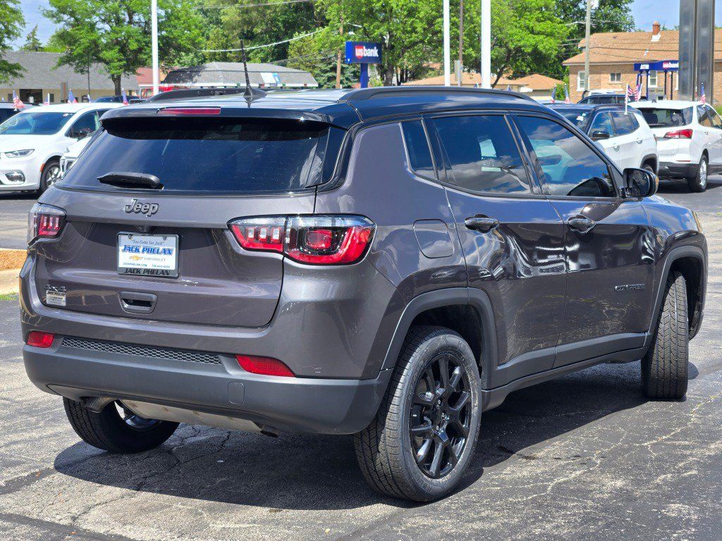 Used 2024 Jeep Compass Latitude w/ Altitude Special Edition AWD/4WD image 12