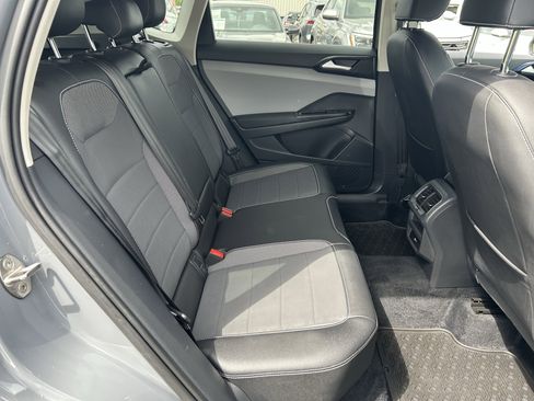 Used 2023 Volkswagen Taos SE w/ Black Wheel Package image 24