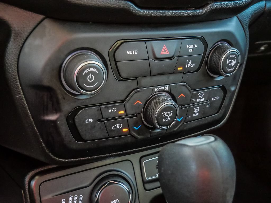 Used 2021 Jeep Renegade Latitude AWD/4WD image 33
