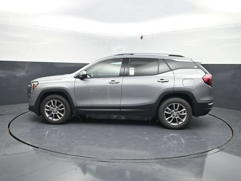 Used 2024 GMC Terrain SLT AWD/4WD image 5
