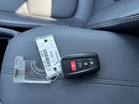 Used 2025 Toyota RAV4 XLE Premium image 36