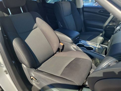 Used 2019 Nissan Pathfinder S FWD image 19