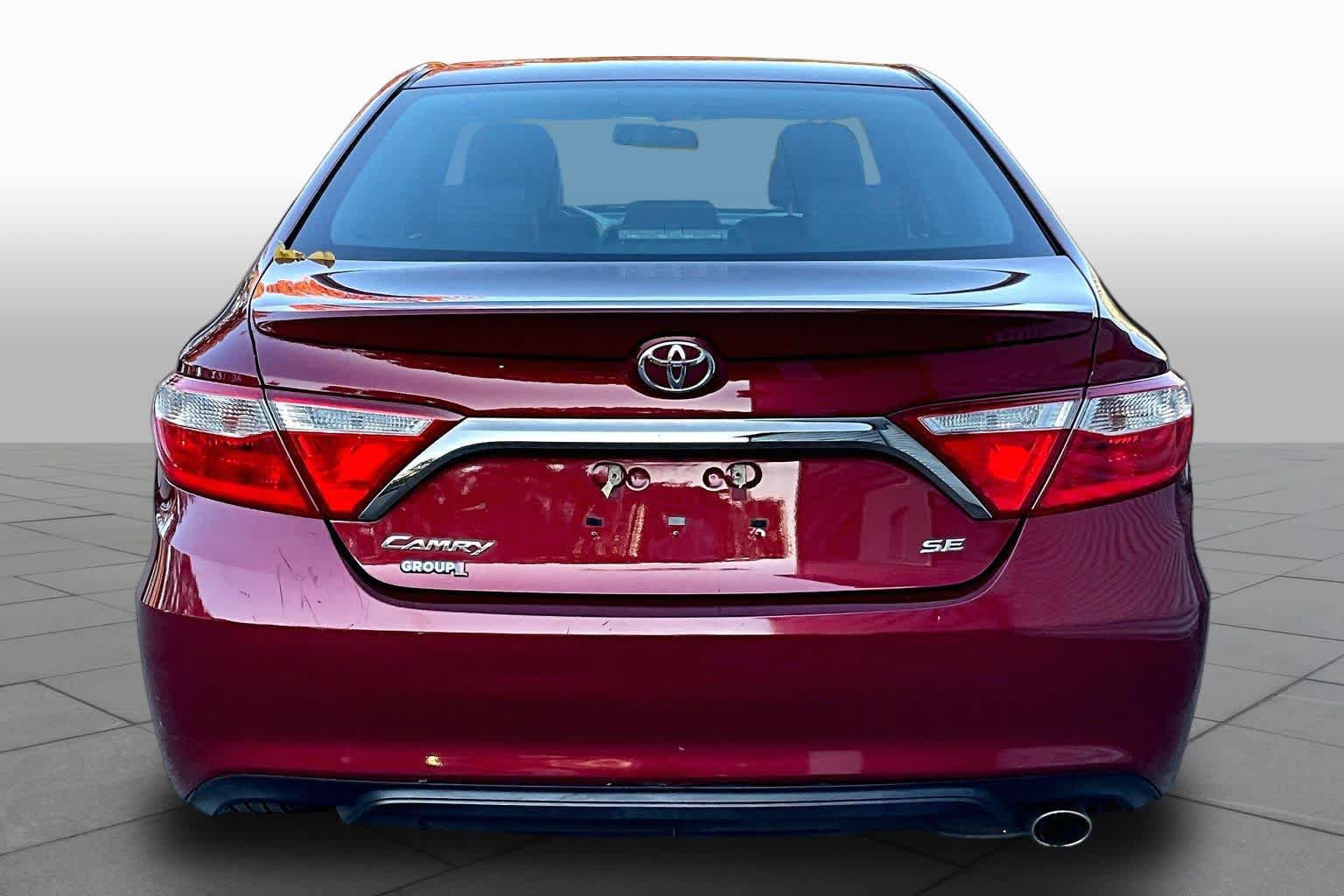 Used 2016 Toyota Camry SE FWD image 5