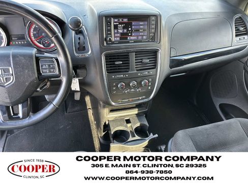 Used 2018 Dodge Grand Caravan SE image 23