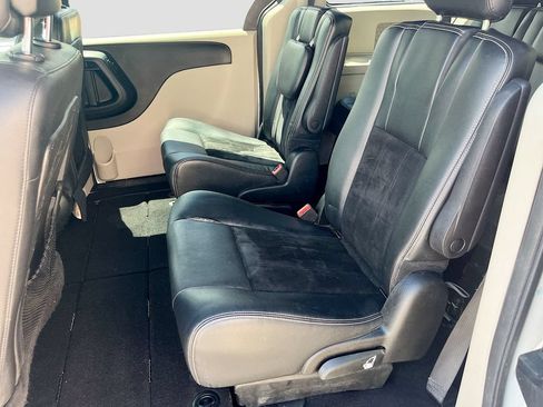 Used 2018 Dodge Grand Caravan SXT FWD image 23