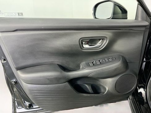 Used 2025 Honda HR-V LX image 24