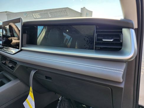 New 2026 Volkswagen Tiguan SE image 12