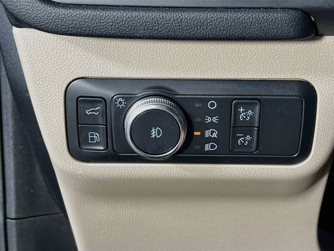 Used 2022 Ford Escape SEL w/ Technology Package FWD image 10