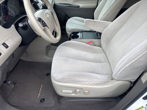 Used 2011 Toyota Sienna LE image 15