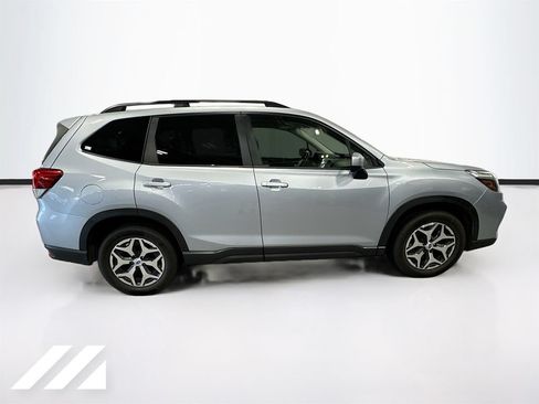 Used 2019 Subaru Forester Premium AWD/4WD image 4