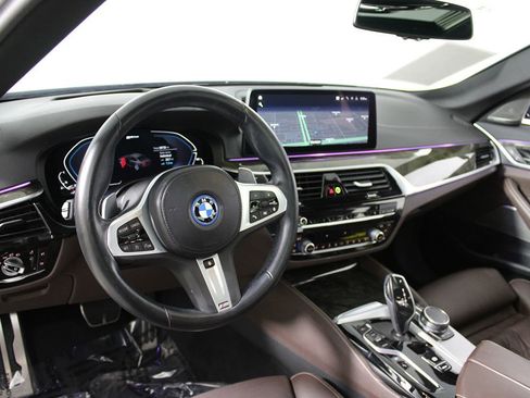 Used 2023 BMW 530e w/ M Sport Package image 39